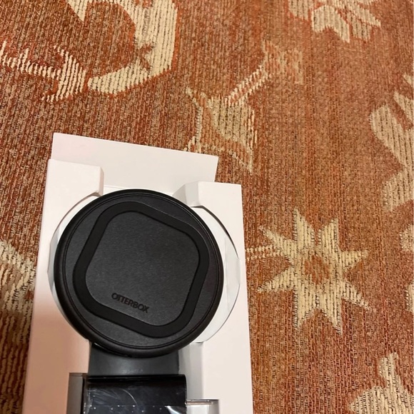 New Otterbox Wireless Charging Pad - Picture 4 of 8